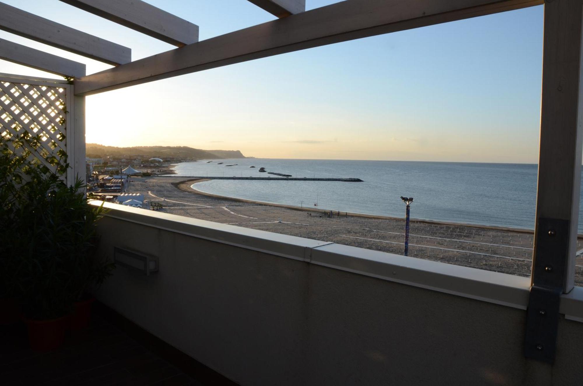 Astoria Hotel Pesaro Eksteriør billede